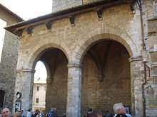 San_gimignano_piazza_duomo_loggia_01