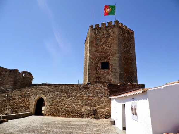 castillo-monsaraz-entrada