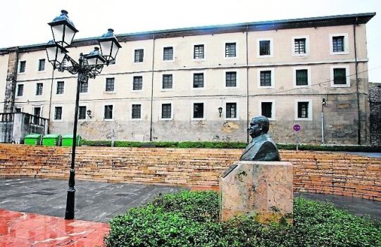 Fachada-principal-antigua-Fabrica-Tabacos_ASTIMA20110418_0021_5