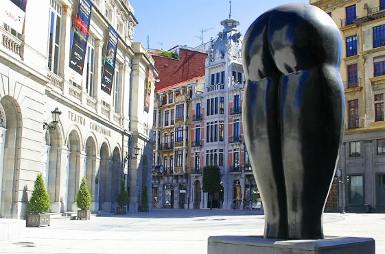 Oviedo_estatuas_Culo1 (1)