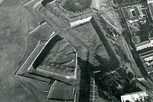 Matadero y lienzo muralla que se derribaría 1914